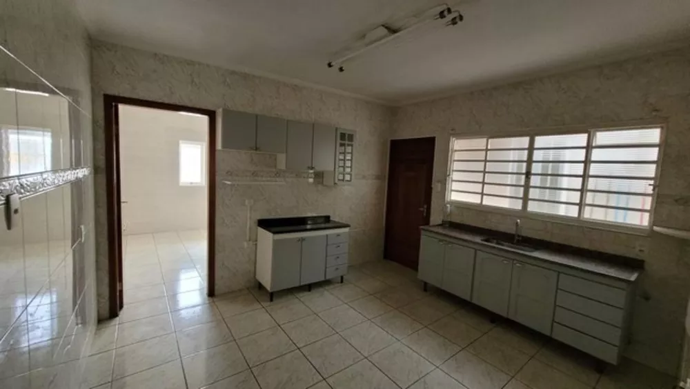 Casa à venda com 3 quartos, 131m² - Foto 4