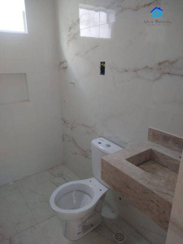 Casa à venda com 2 quartos, 57m² - Foto 1