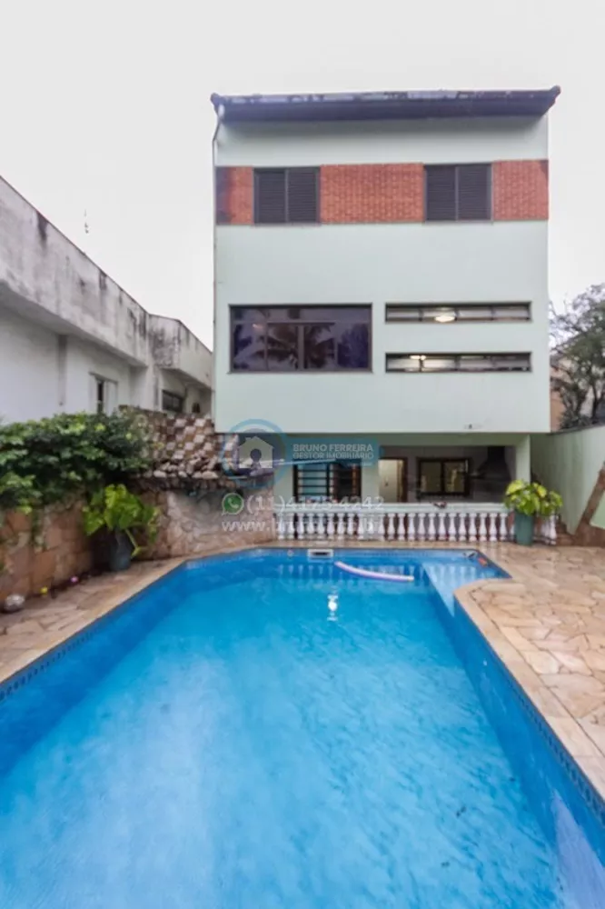 Sobrado à venda com 3 quartos, 300m² - Foto 1