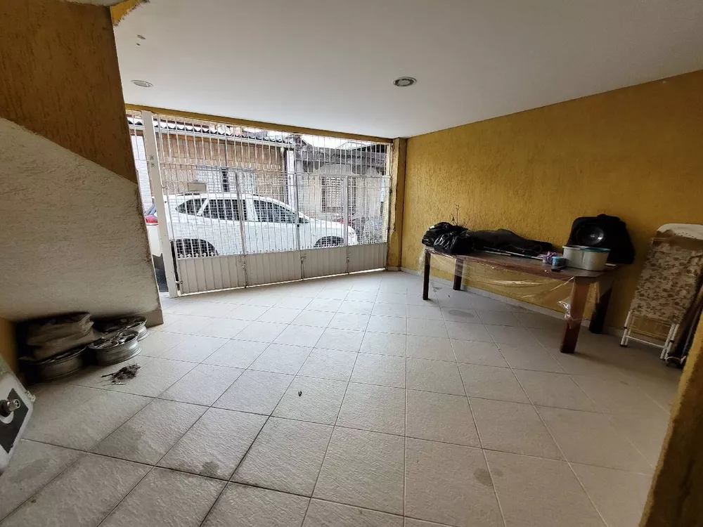 Casa à venda com 4 quartos, 250m² - Foto 2