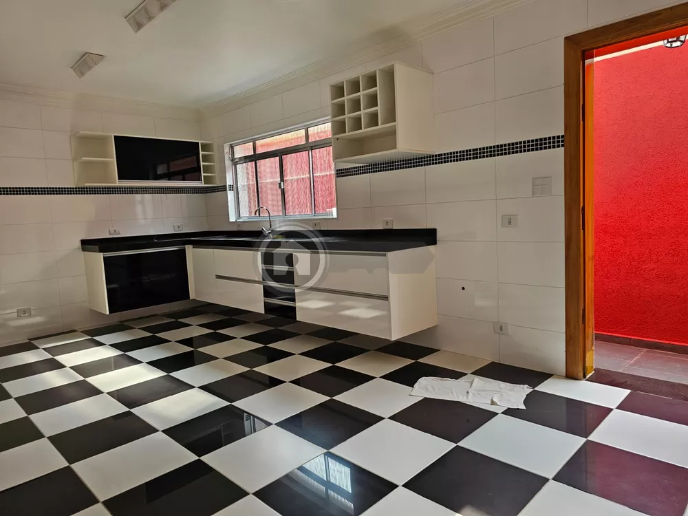 Casa à venda com 4 quartos, 130m² - Foto 2