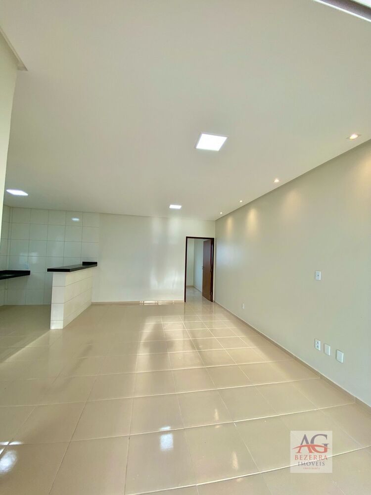 Casa à venda com 2 quartos, 72m² - Foto 2