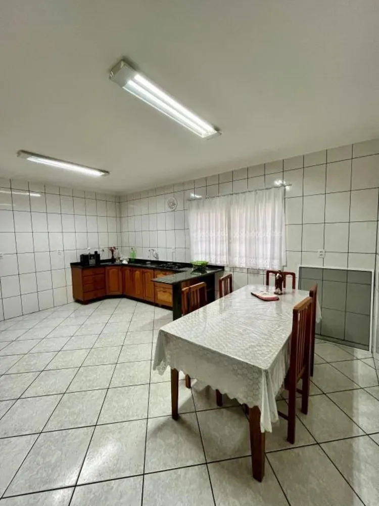 Casa, 3 quartos, 228 m² - Foto 3
