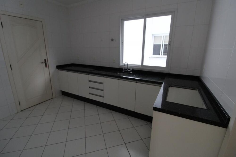 Apartamento para alugar com 4 quartos, 106m² - Foto 13