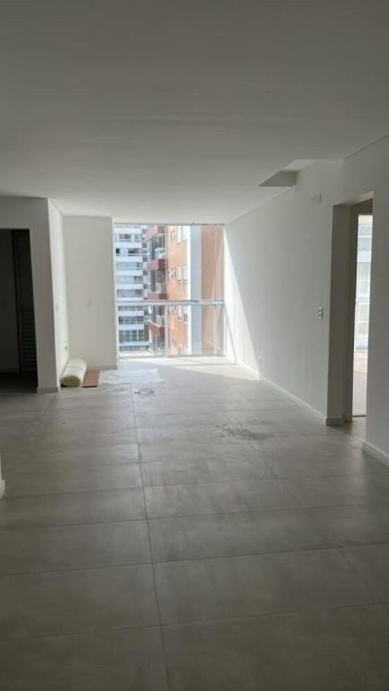 Apartamento à venda com 2 quartos, 111m² - Foto 2