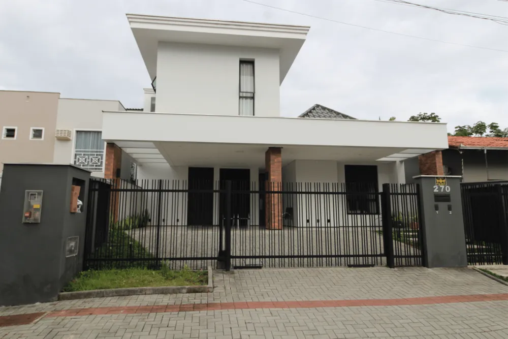 Sobrado, 5 quartos, 306 m² - Foto 1