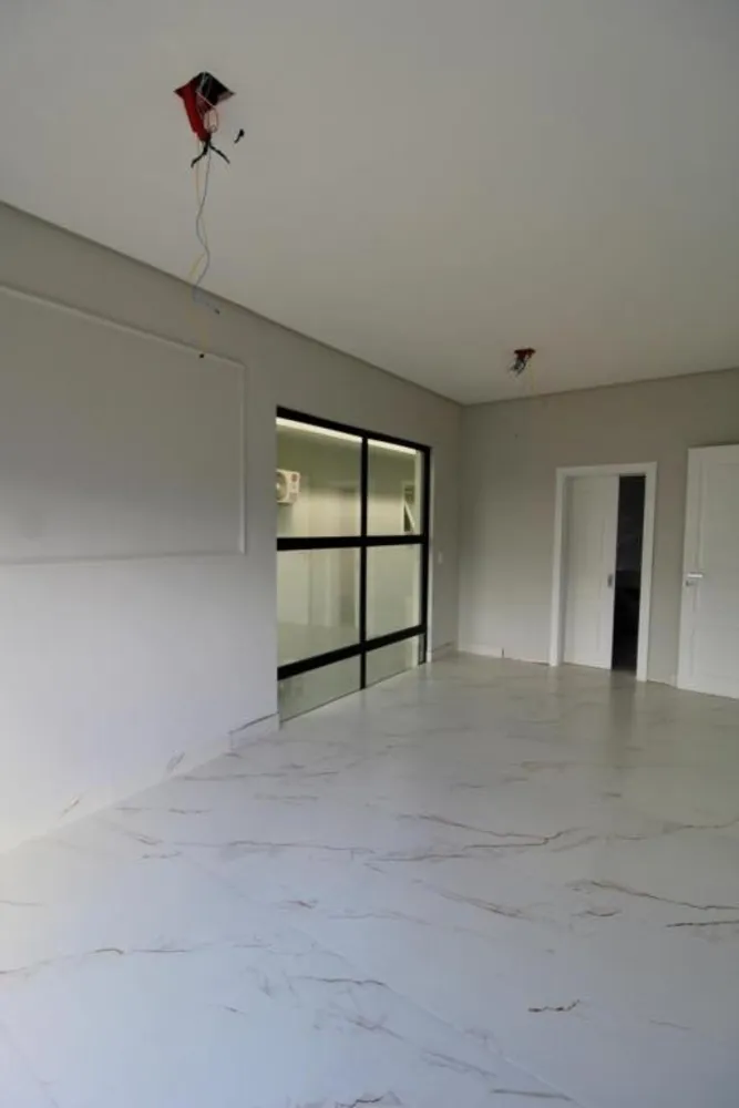 Casa, 4 quartos, 232 m² - Foto 1