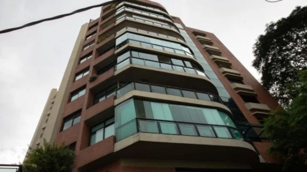 Apartamento à venda com 3 quartos, 230m² - Foto 1