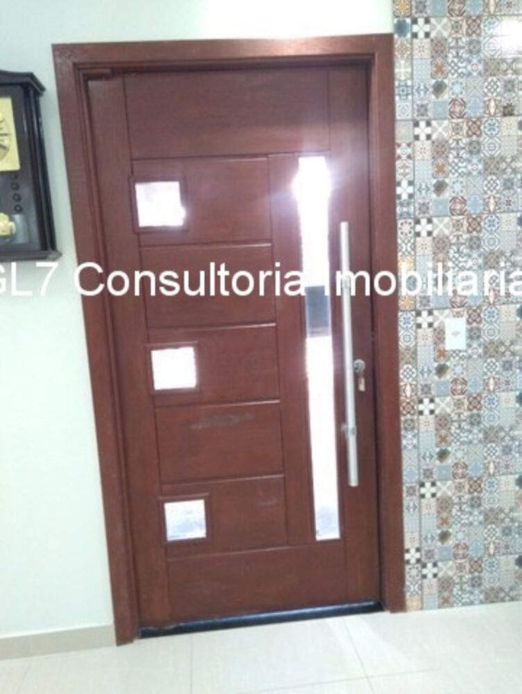 Casa à venda com 2 quartos, 70m² - Foto 1