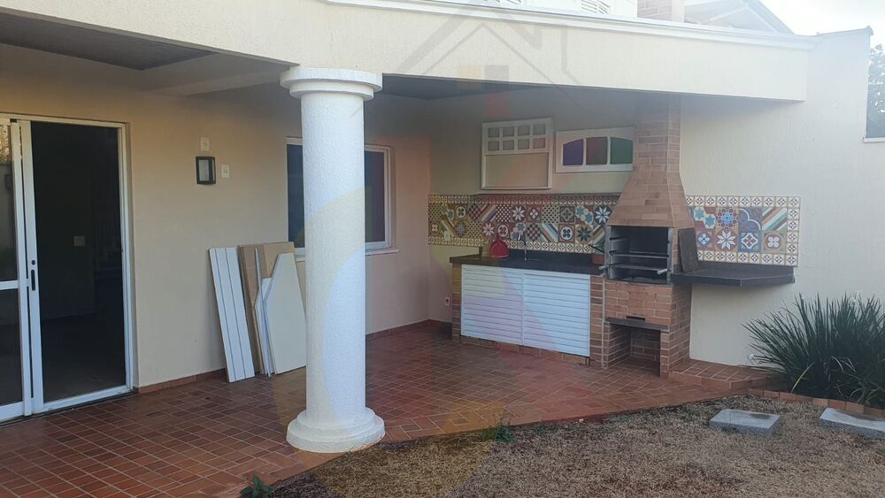 Casa à venda com 3 quartos, 170m² - Foto 2