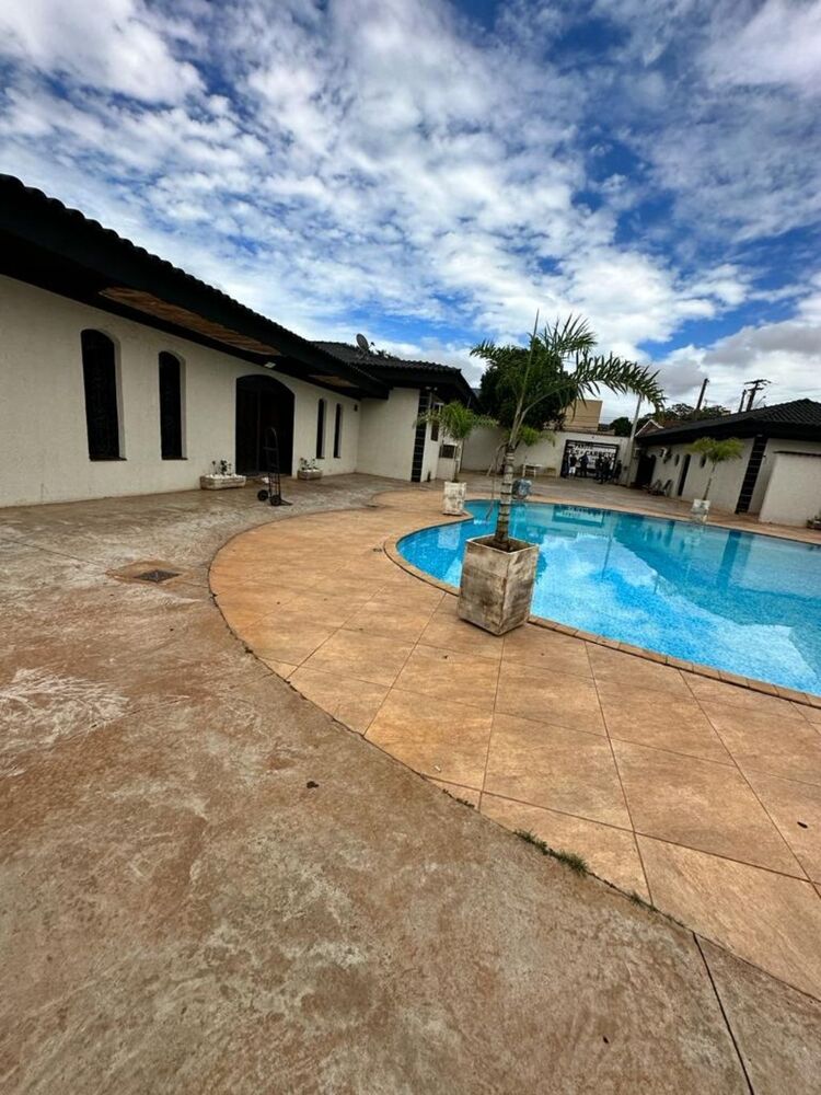 Prédio Inteiro para alugar com 3 quartos, 1700m² - Foto 1
