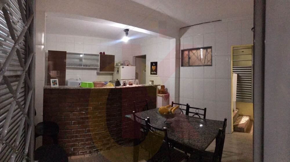 Casa à venda com 3 quartos, 82m² - Foto 1