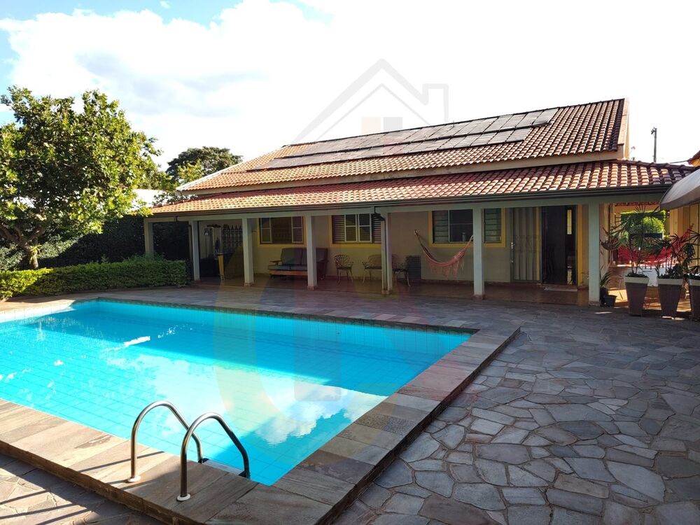 Chácara à venda com 4 quartos, 428m² - Foto 1