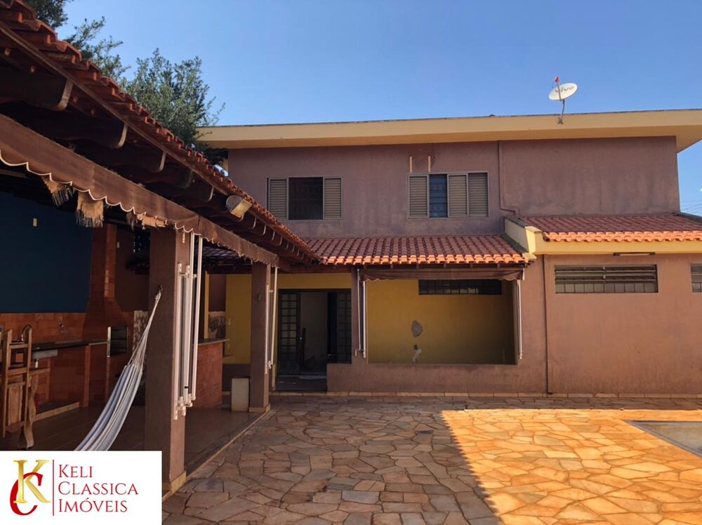 Casa, 4 quartos, 265 m² - Foto 1