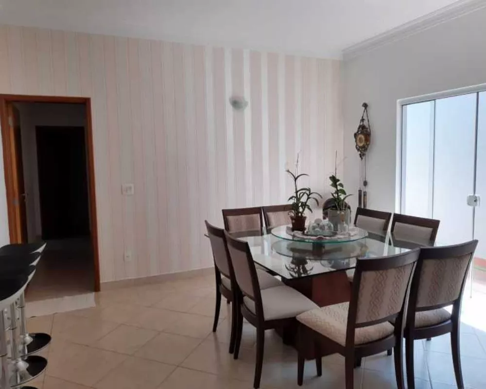 Casa, 3 quartos, 195 m² - Foto 2