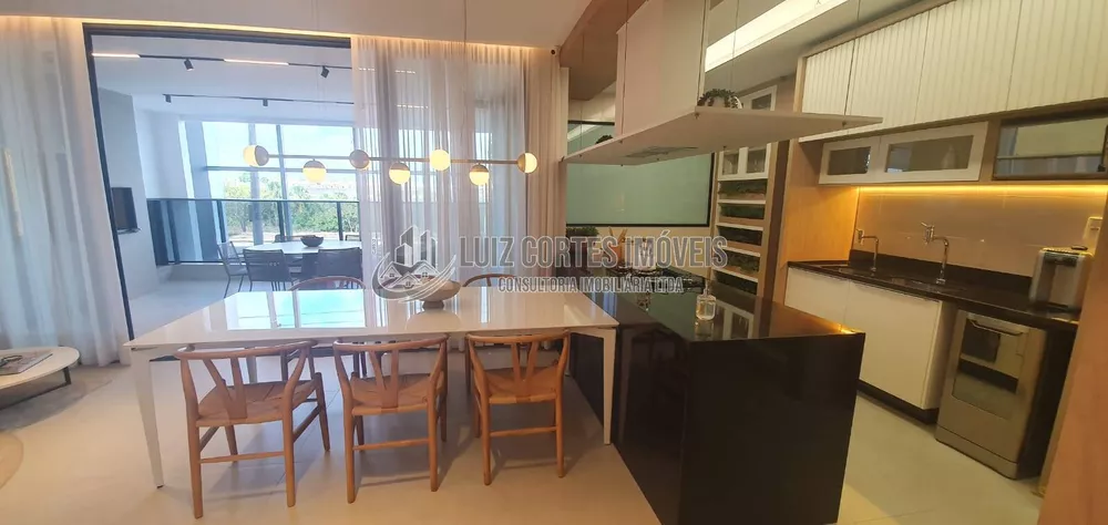 Apartamento à venda com 4 quartos, 225m² - Foto 1