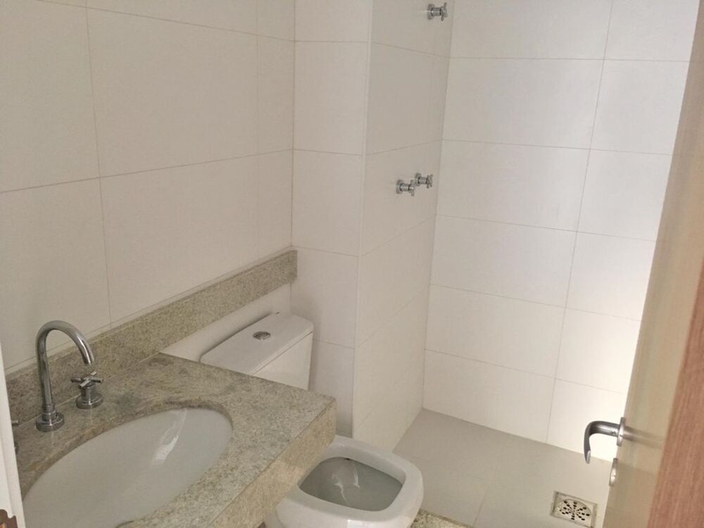 Apartamento à venda com 3 quartos, 179m² - Foto 2