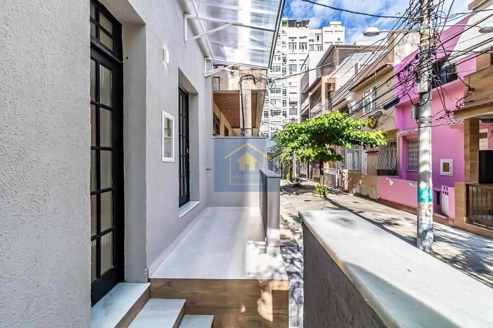 Casa à venda com 4 quartos, 234m² - Foto 2