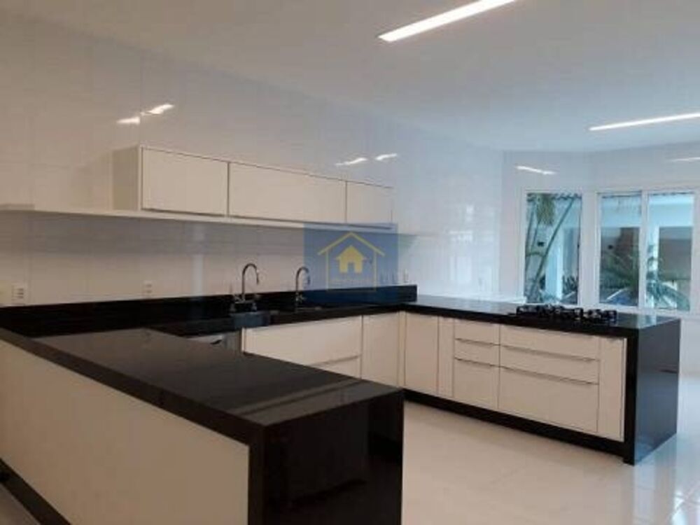 Casa à venda com 5 quartos, 900m² - Foto 2