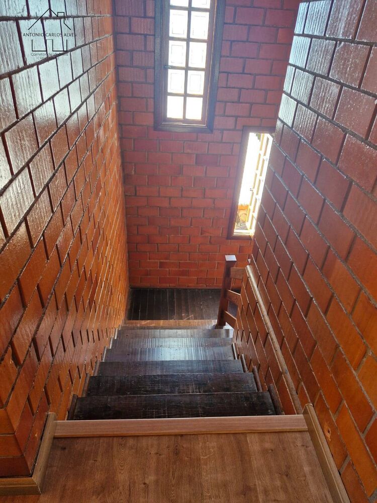 Casa à venda com 3 quartos, 240m² - Foto 3