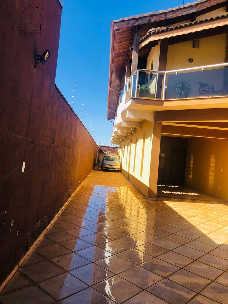 Sobrado, 4 quartos, 417 m² - Foto 1