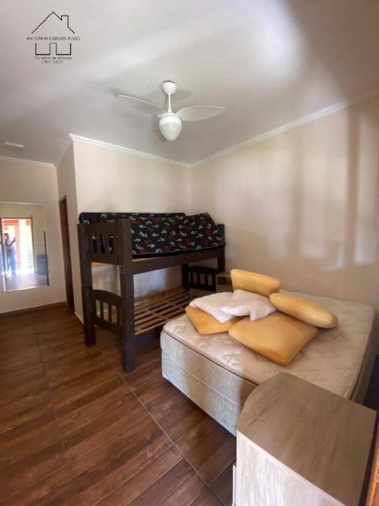 Chácara à venda com 8 quartos, 600m² - Foto 1