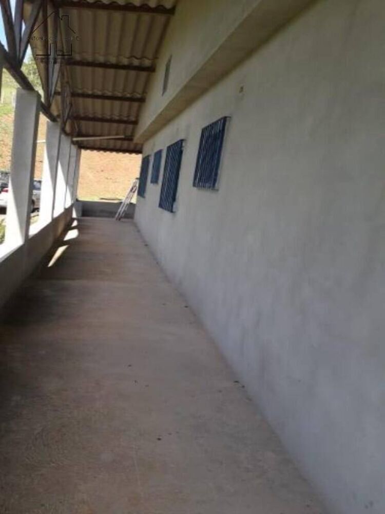 Chácara à venda com 3 quartos, 200m² - Foto 1