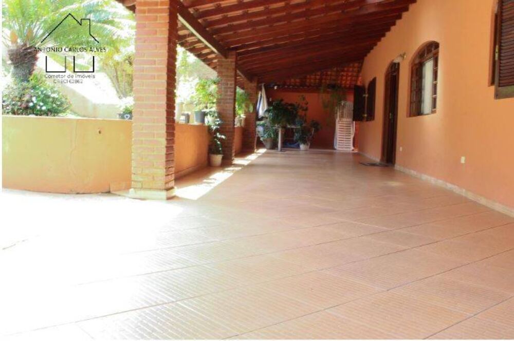 Chácara, 3 quartos, 1080 m² - Foto 1