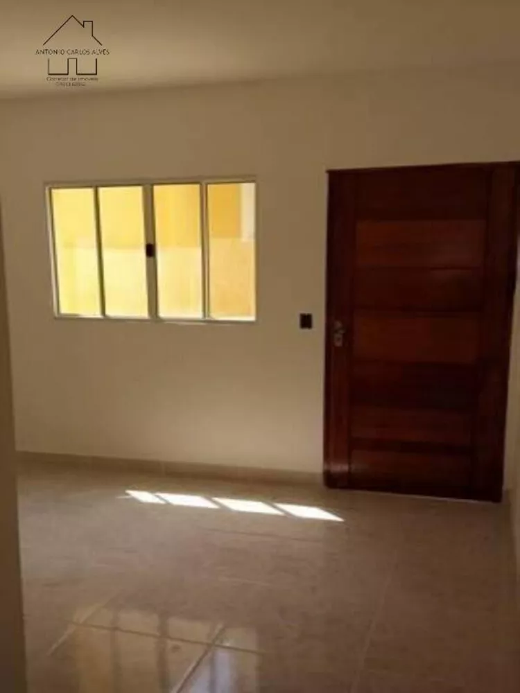 Casa à venda com 2 quartos, 55m² - Foto 4