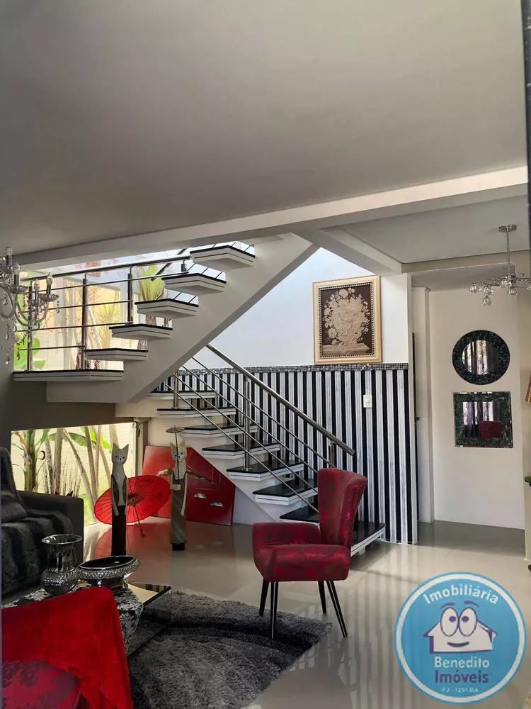 Casa à venda com 3 quartos, 394m² - Foto 1