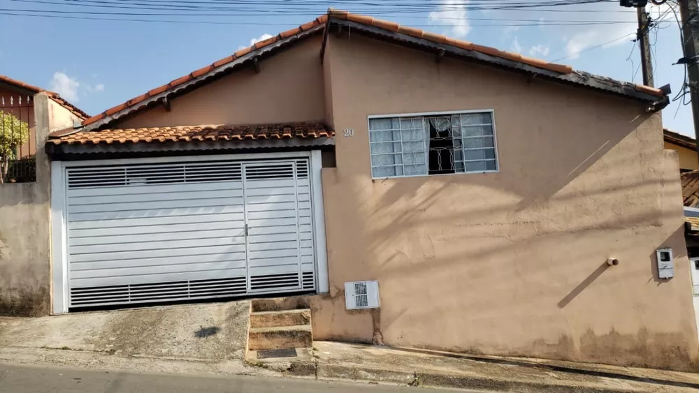 Casa à venda com 3 quartos, 200m² - Foto 1