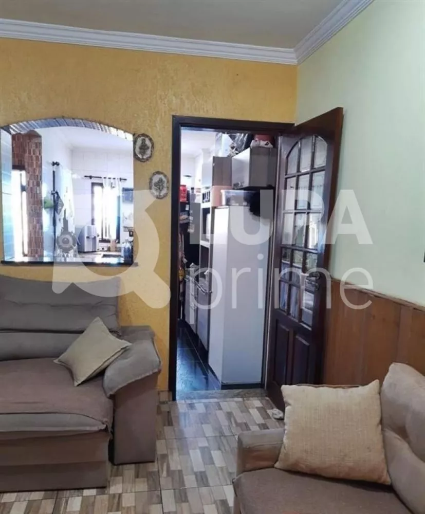 Casa à venda com 2 quartos, 90m² - Foto 2