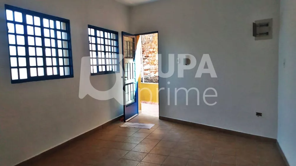 Casa à venda com 3 quartos, 61m² - Foto 1