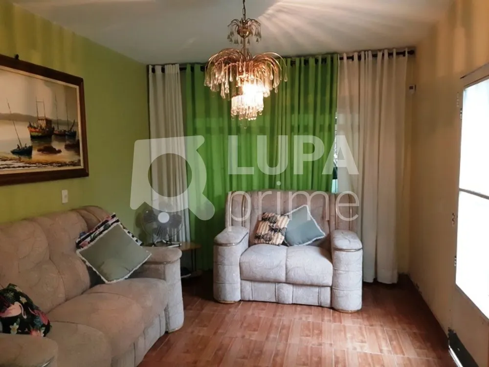 Casa, 4 quartos, 180 m² - Foto 1