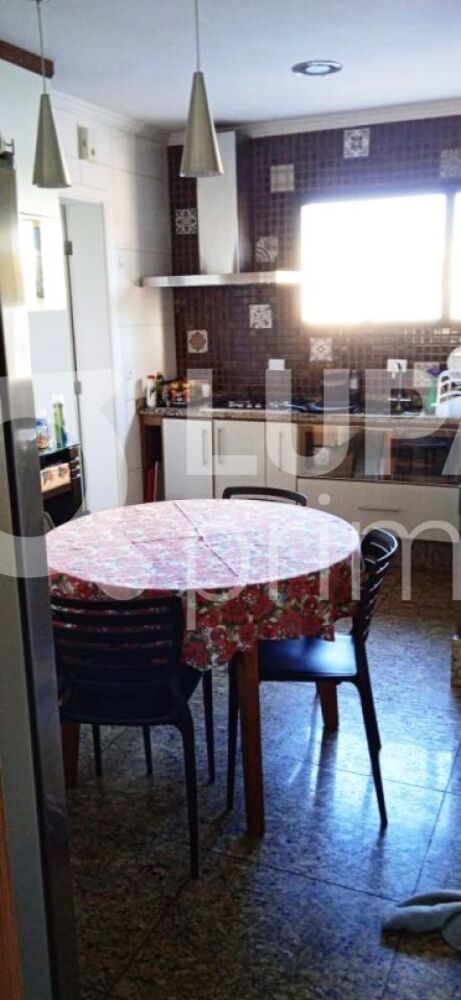 Apartamento à venda com 5 quartos, 210m² - Foto 2