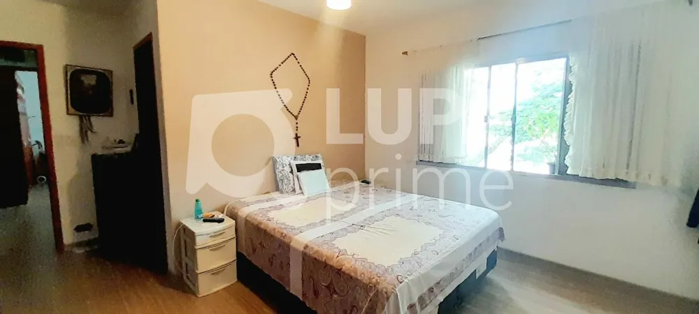 Casa, 4 quartos, 259 m² - Foto 1