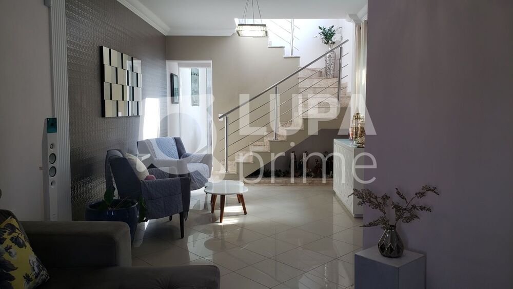 Casa, 3 quartos, 212 m² - Foto 1