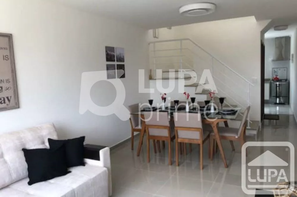 Casa à venda com 3 quartos, 112m² - Foto 1