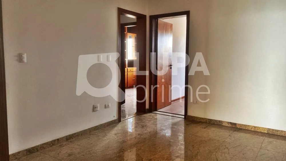 Apartamento à venda com 4 quartos, 253m² - Foto 4