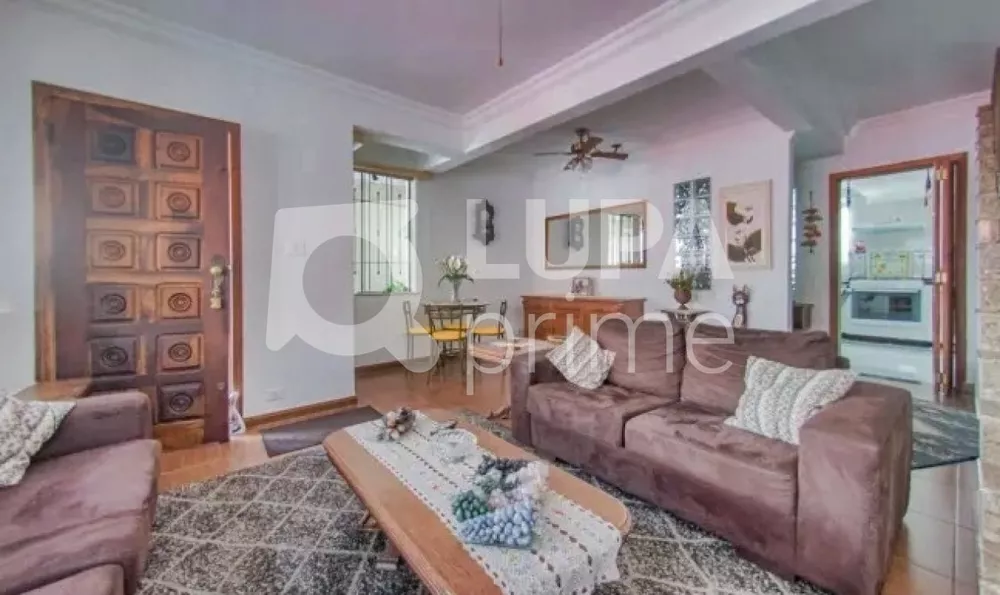 Casa à venda com 3 quartos, 220m² - Foto 2