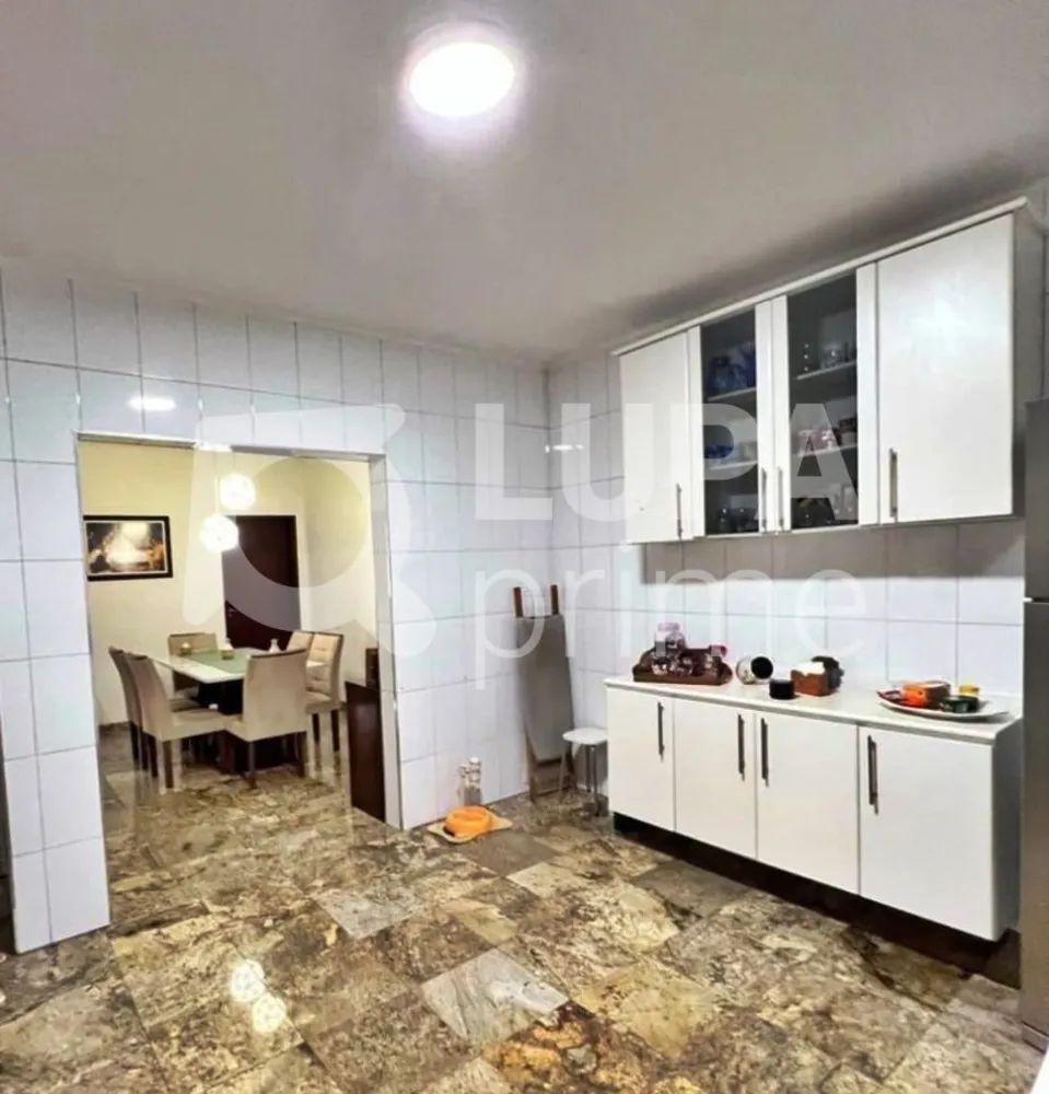 Casa, 4 quartos, 254 m² - Foto 1