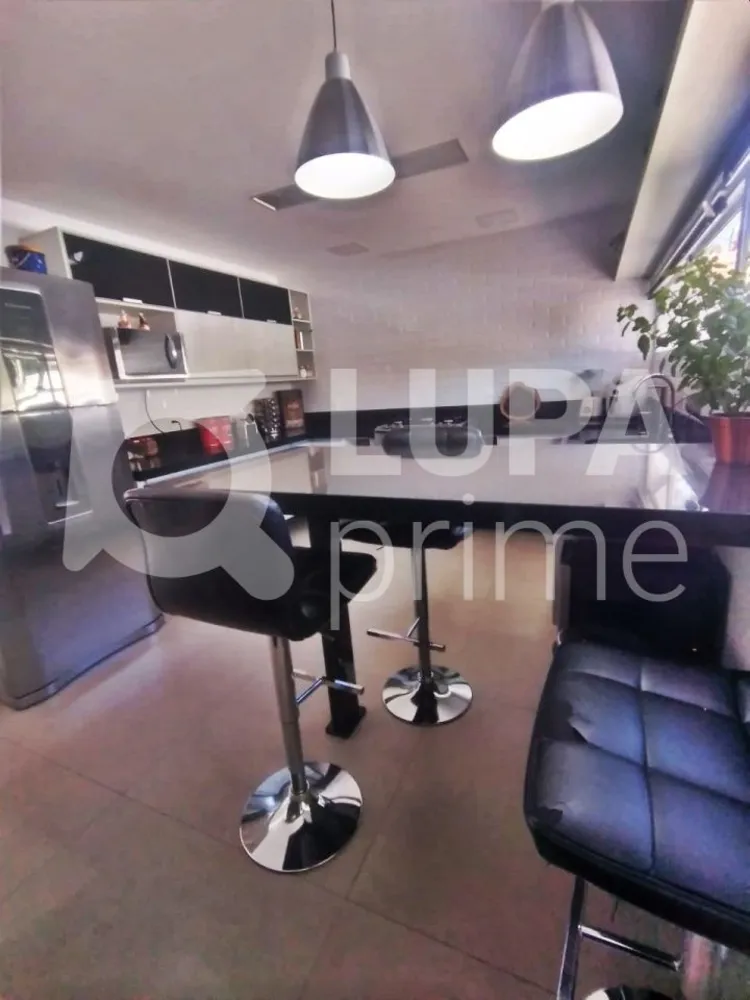 Casa, 3 quartos, 238 m² - Foto 2
