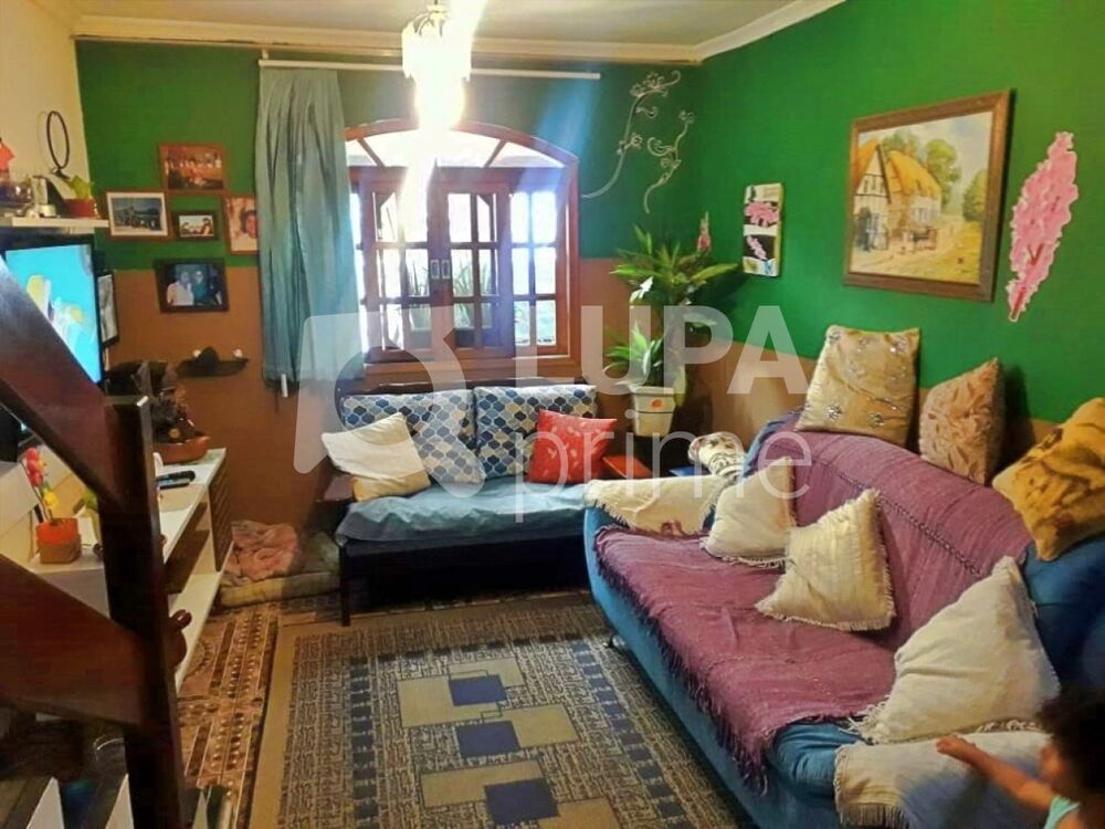 Casa à venda com 3 quartos, 230m² - Foto 1