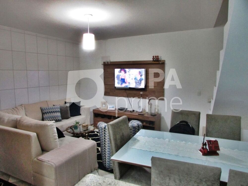 Casa à venda com 5 quartos, 300m² - Foto 4