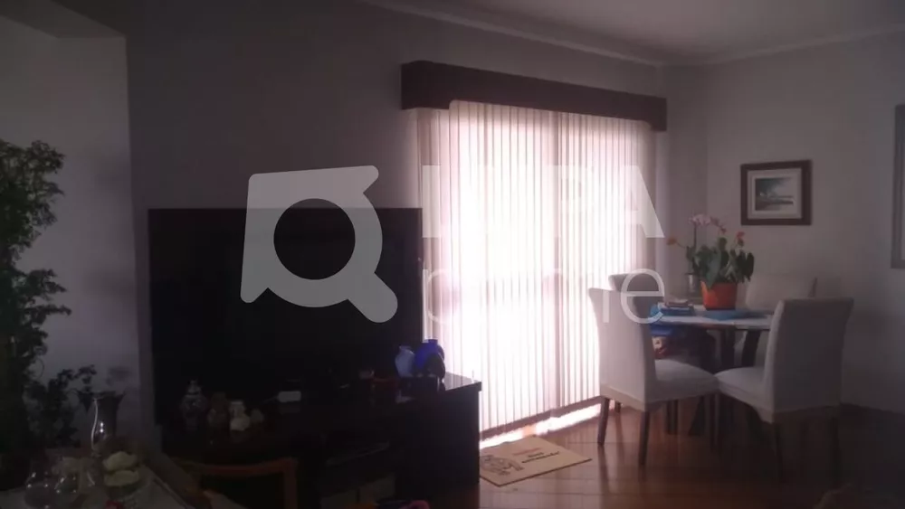 Apartamento à venda com 4 quartos, 236m² - Foto 2