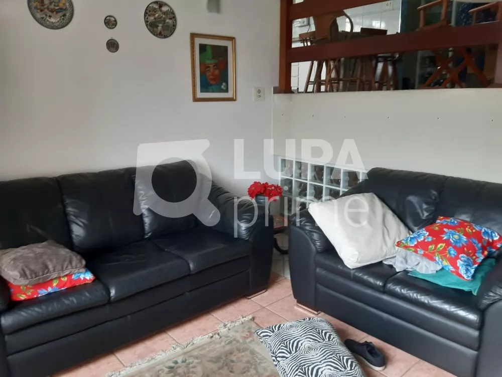 Casa à venda com 4 quartos, 250m² - Foto 3