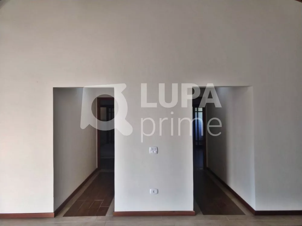 Chácara à venda com 8 quartos, 700m² - Foto 3