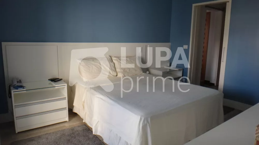 Apartamento à venda com 3 quartos, 159m² - Foto 4