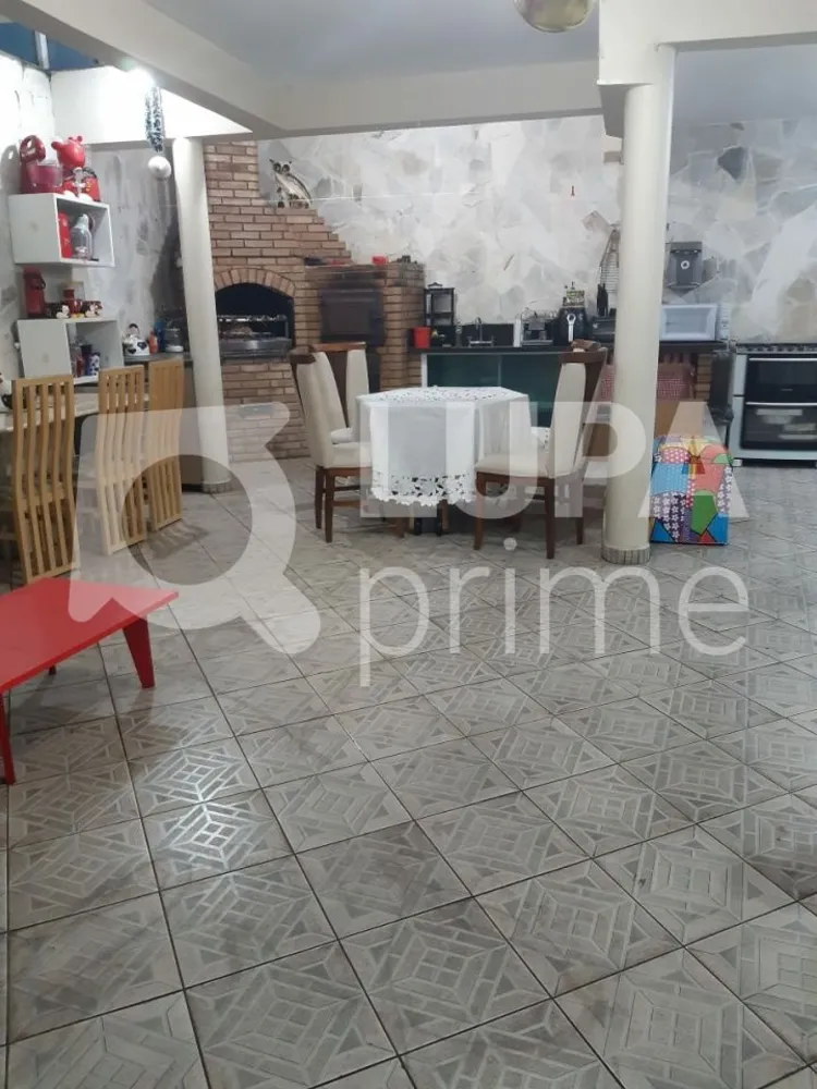 Casa, 3 quartos, 240 m² - Foto 1