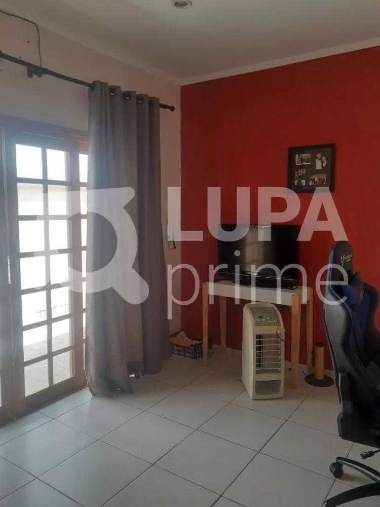 Casa à venda com 2 quartos, 120m² - Foto 2